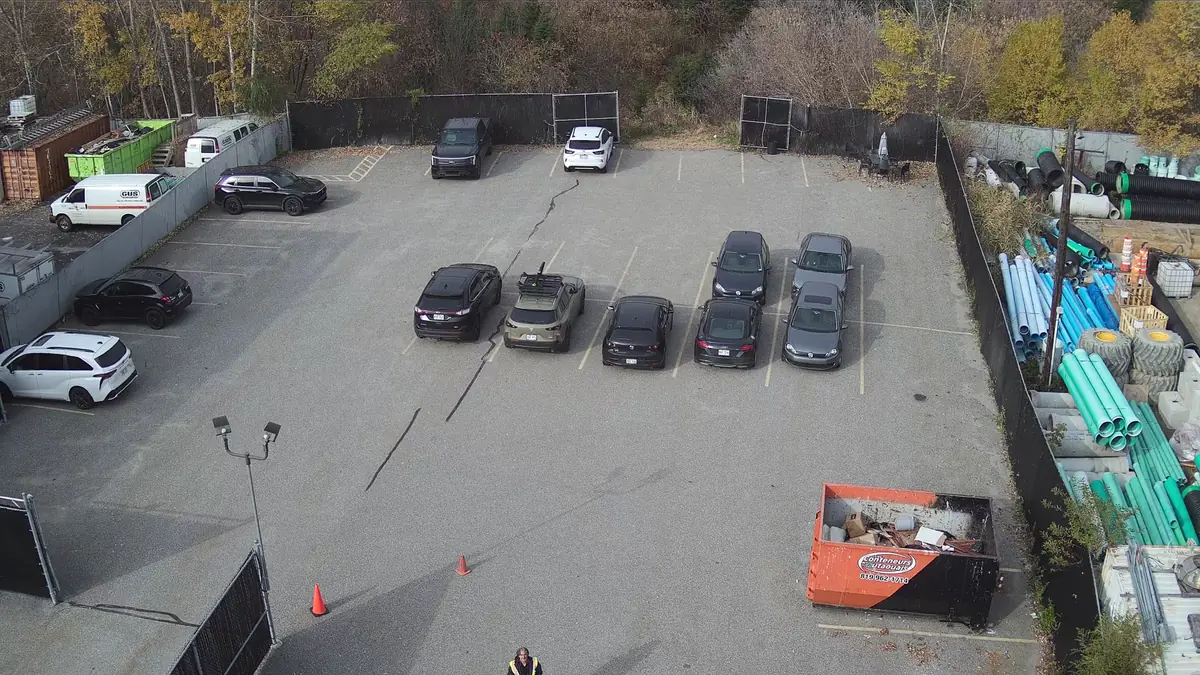 Photo aérienne oblique d'un stationnement et d'un site industriel à Gatineau, collecte de données pour la cartographie par drone