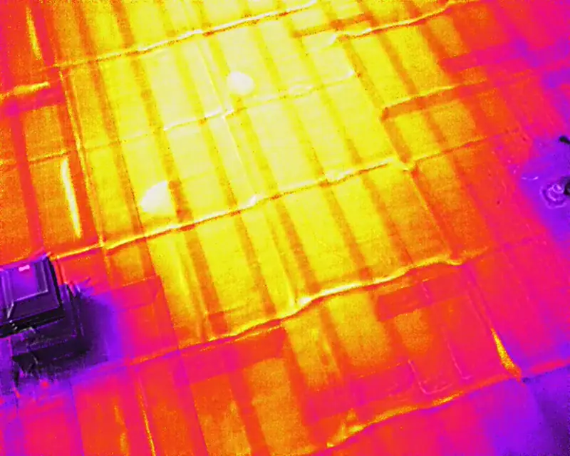 Démonstration DroneOptik360 : thermographie de la membrane de toit, palette fer